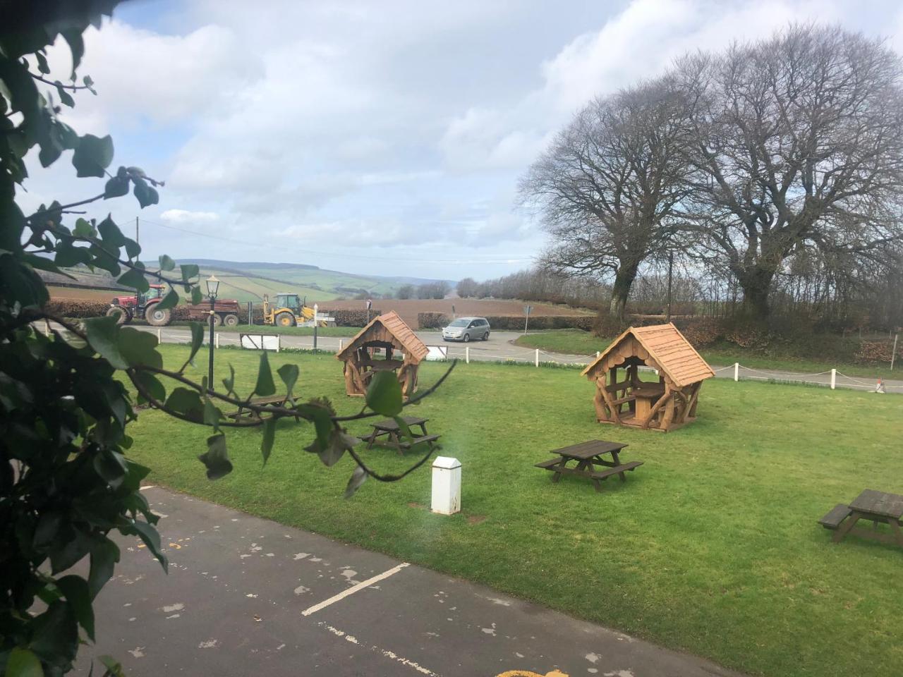 Raleghs Cross Inn Clatworthy Esterno foto